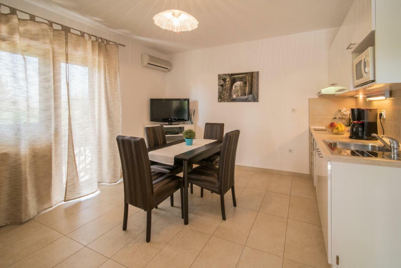 Apartments Marija & Anton มาลินสกา ภายนอก รูปภาพ
