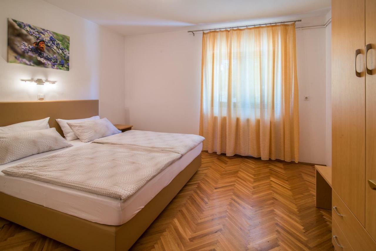 Apartments Marija & Anton มาลินสกา ภายนอก รูปภาพ