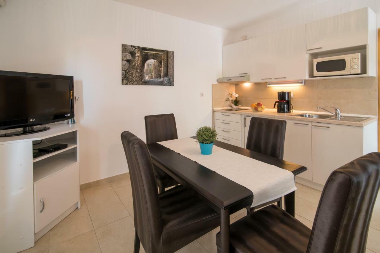 Apartments Marija & Anton มาลินสกา ภายนอก รูปภาพ